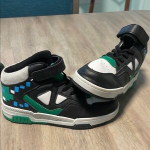 Kids High-Top Sneakers - Black and Green